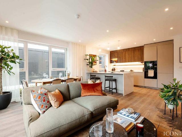 Flat for sale in Bromley-by-Bow, Mile End