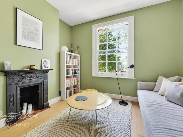 Flat for sale in Rotherhithe, Greater London