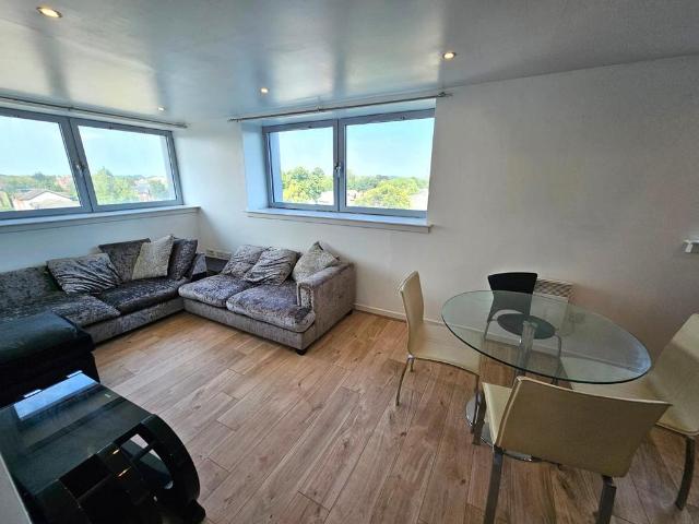 Flat for sale in Calderstones
