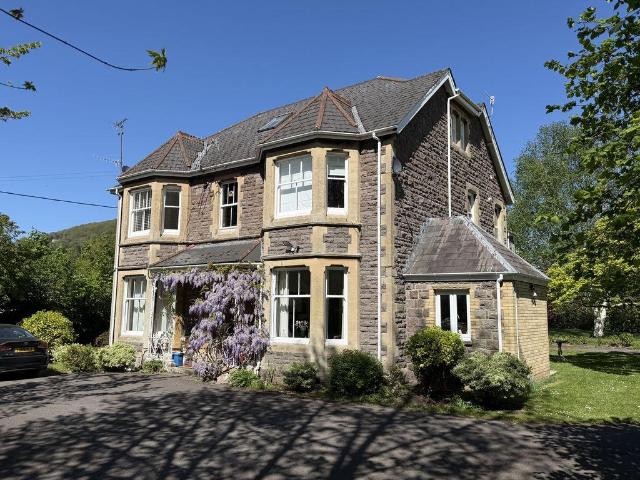 Flat for sale in Abergavenny