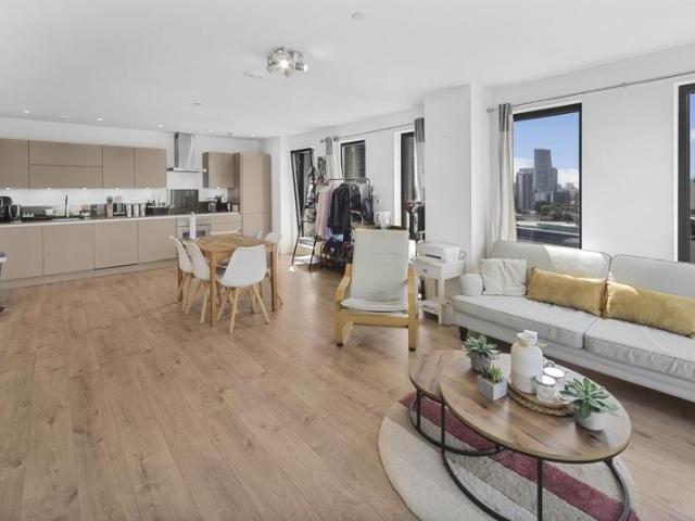 Flat for sale in Stratford Marsh, Greater London