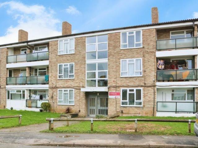 Flat for sale in Slough