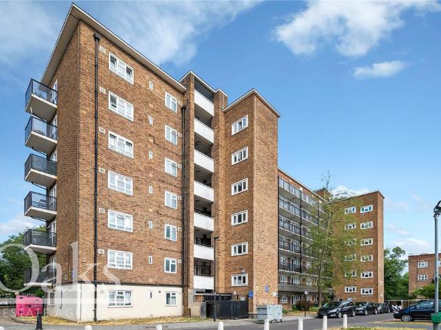 Flat for sale in Streatham Hill, Greater London