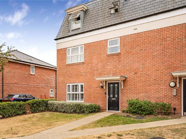 Flat for sale in Harperbury Park, St Albans