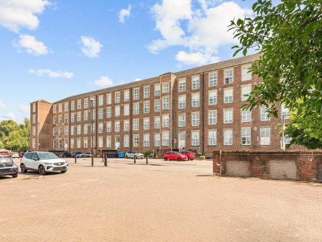 Flat for sale in Cambusbarron, Scotland