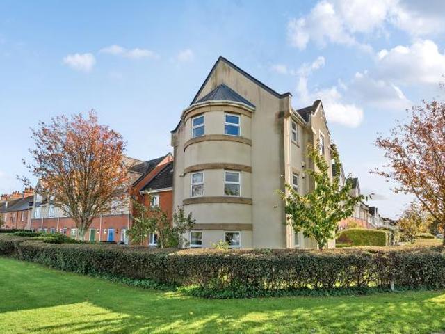 Flat for sale in Deer Park, Black Bourton