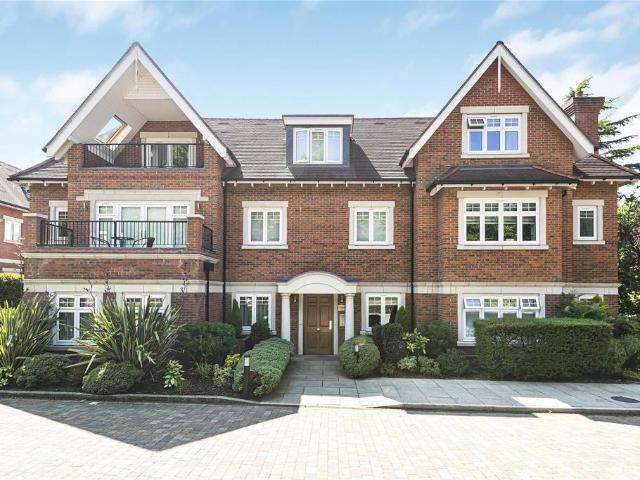 Flat for sale in Cockfosters, Greater London