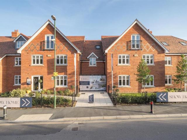 Flat for sale in Arundel, Clapham