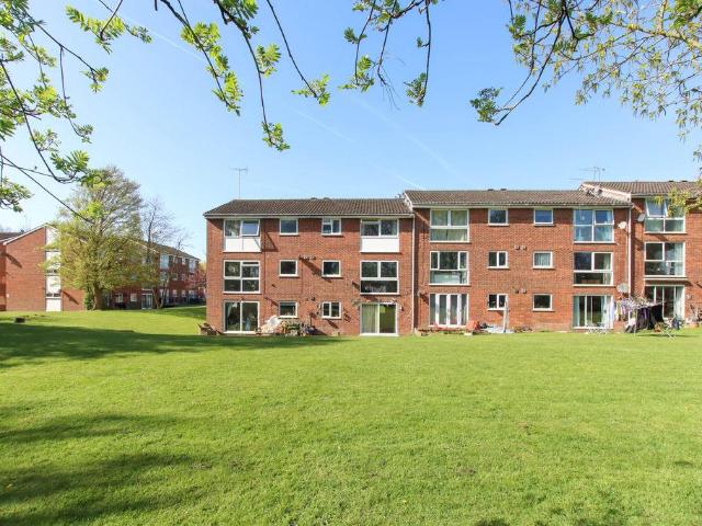 Flat for sale in Woodhall Farm, Pouchen End
