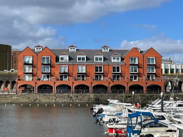 Flat for sale in Nangreaves, Wales