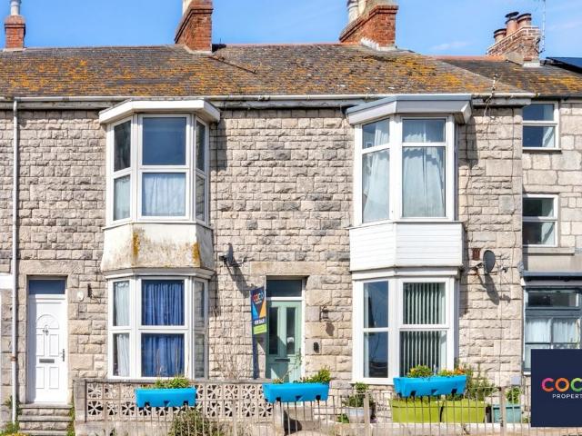 Flat for sale in Fortuneswell, East Dorset