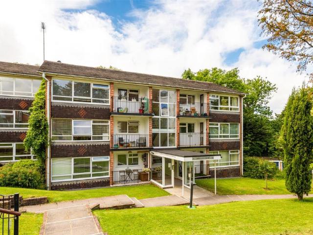 Flat for sale in Lucastes, Perryfields