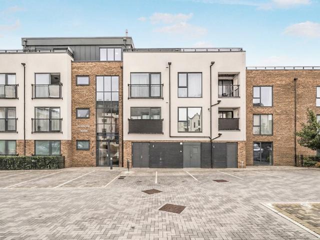Flat for sale in Greater London