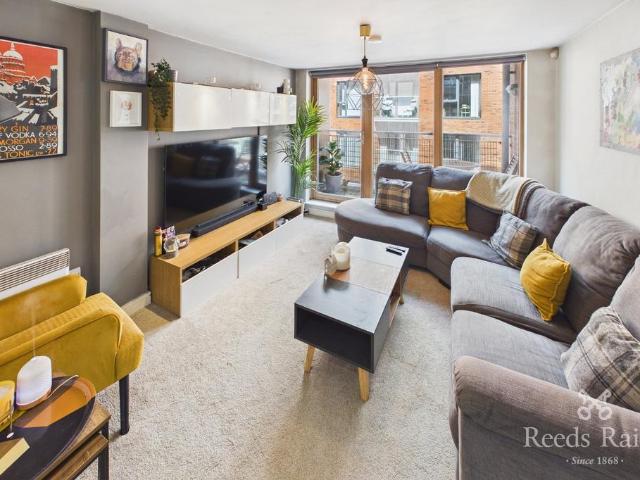 Flat for sale in Georgia, Greater Manchester