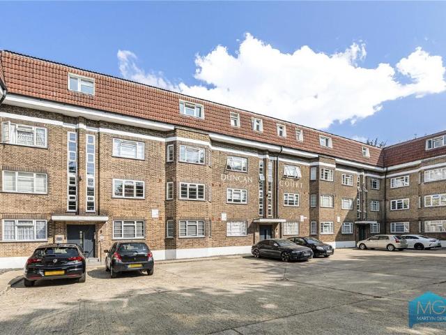Flat for sale in Winchmore Hill, Palmers Green