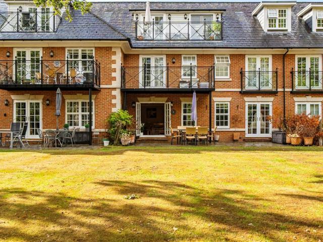 Flat for sale in Bray Wick, Maidenhead