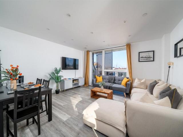 Flat for sale in Camberwell, Greater London