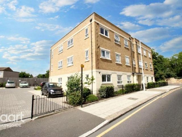 Flat for sale in Gants Hill, Greater London