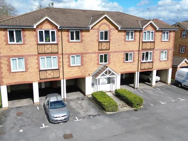 Flat for sale in Fleet, Hart