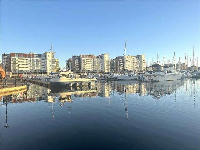 Flat for sale in Sovereign Harbour, Eastbourne