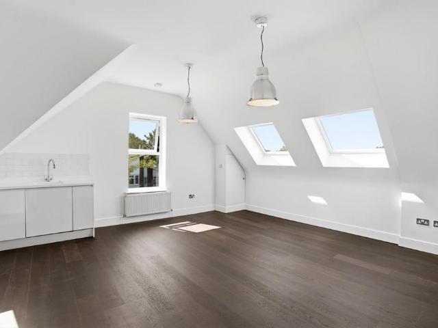 Flat for sale in East Dulwich, Greater London