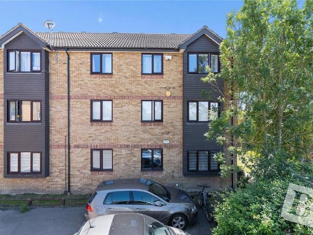 Flat for sale in Ardleigh Green, Greater London