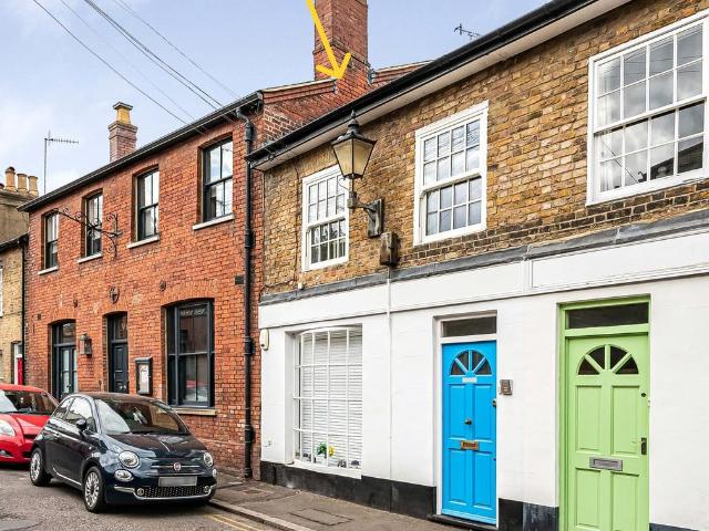 Flat for sale in Harrow On The Hill, Greater London