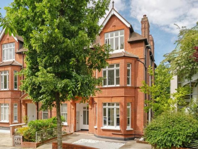 Flat for sale in West Hampstead, Greater London