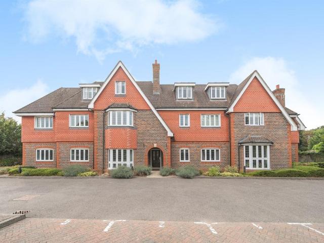 Flat for sale in Bray Wick, Maidenhead