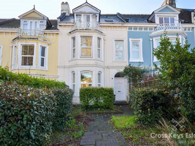 Flat for sale in Mount Wise