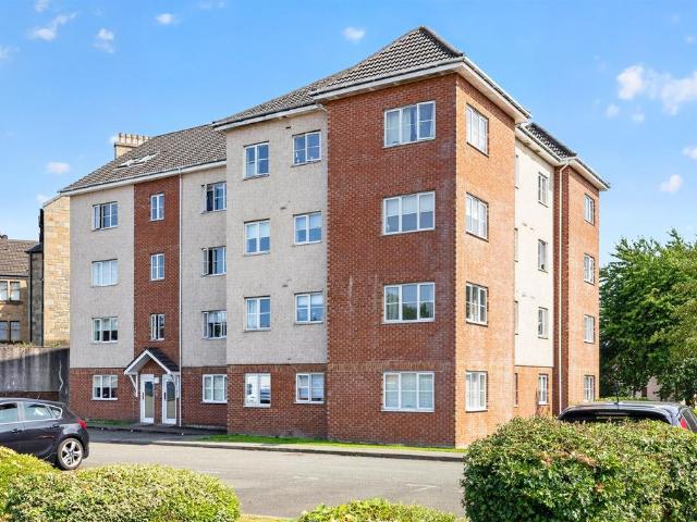 Flat for sale in Castlehead, Glenburn