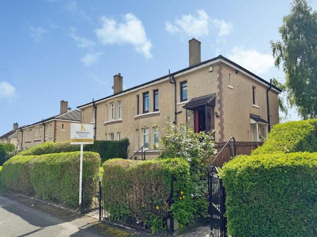 Flat for sale in Carntyne, Scotland