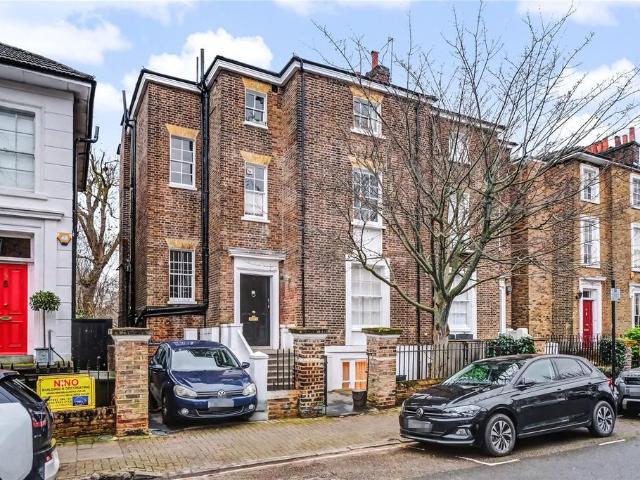 Flat for sale in Barnsbury, Greater London