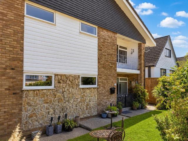 Flat for sale in Mariner's View, The Bridge