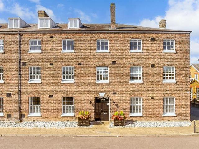 Flat for sale in Lower Walmer, Ash