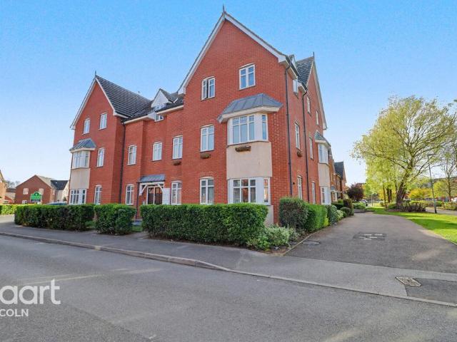 Flat for sale in Glebe Park, Brayford