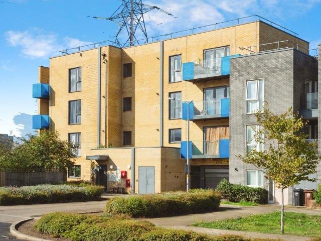 Flat for sale in Barking Riverside, Greater London