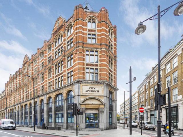 Flat for sale in Finsbury, Greater London