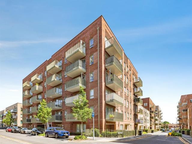 Flat for sale in Watford Rural, Batchworth