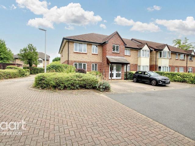 Flat for sale in Lower Halliford, Surrey