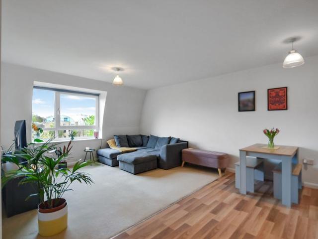 Flat for sale in Hertford, Colliers End