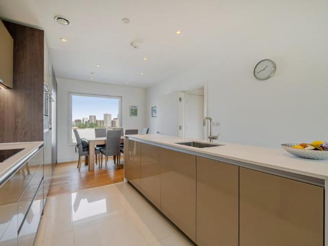 Flat for sale in East Greenwich, Greater London