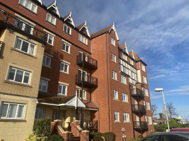 Flat for sale in Colwyn Bay, Wales