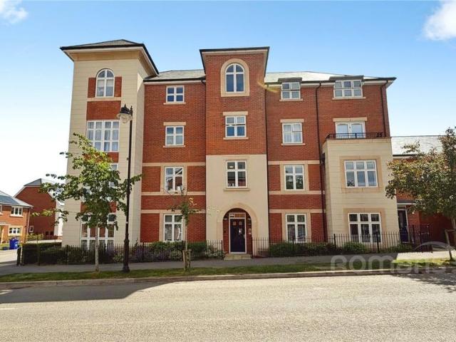 Flat for sale in Aldershot, Hampshire