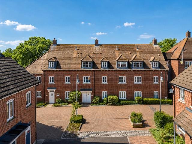 Flat for sale in Frogmore, Five Acres
