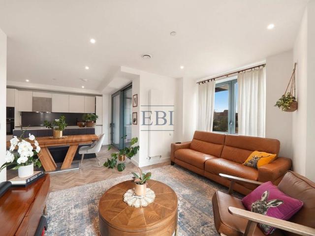Flat for sale in Bromley-by-Bow, Bow