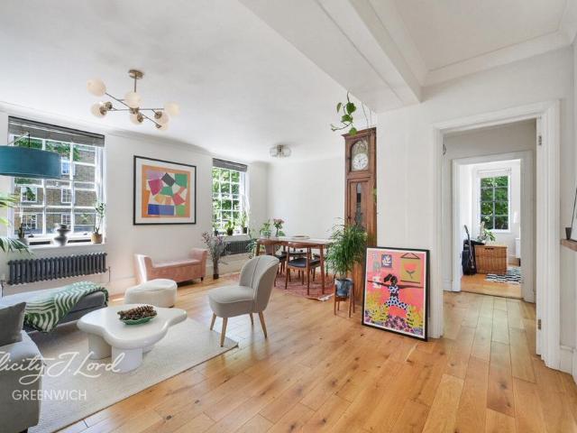 Flat for sale in Greenwich Town Centre, Greater London
