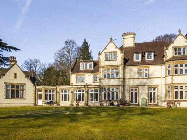 Flat for sale in Old Dean, Heol-las