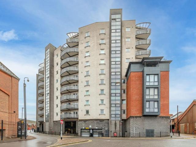 Flat for sale in St James' End, Northampton