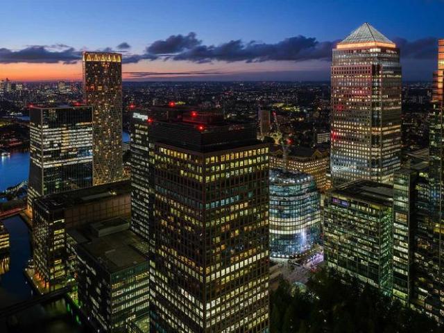 Flat for sale in Isle Of Dogs, Greater London